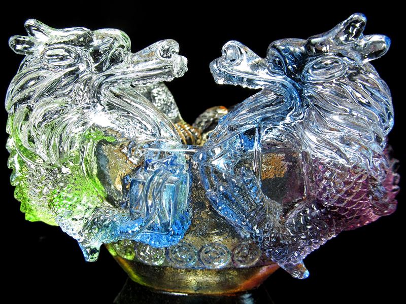 1個売り レインボー カラー 双龍(ダブルドラゴン)聚寶盆(じゅほうぼん) 置物 サイズ幅約9.5cm前後 重さ225g前後 財運アップ・招財のお守り 彩色美しいガラス製 ガラス雑貨・ディスプレイグッズ