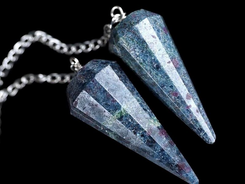 ルビーインカイヤナイト カット ペンデュラム 縦約30mm-45mm 1個売り 希少ストーン使用 ダウジングの必需品 冷静と情熱を兼ね備えた希少石 インド産