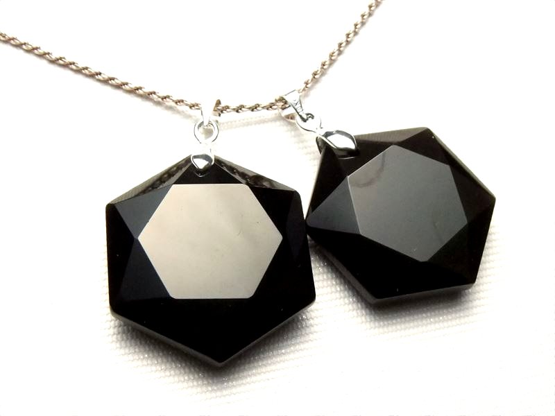 ペンダント カットの美しい六芒星 オブシディアン 黒曜石 六芒星型ペンダント サイズ 縦約30mm 35mm前後 重さ10g 13g前後 Comrose