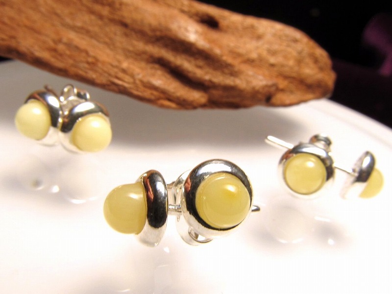 アンバー 天然琥珀 ラウンドピアス 石サイズ直径4mm Silver925 ミルキーイエロー バルト海産 パワーストーン 天然石