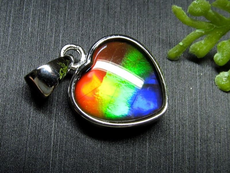 生物起源の宝石 5A アンモライト ハート型ペンダントトップ アンモライト石部分縦横10mm Silver925 一点物 カナダ産