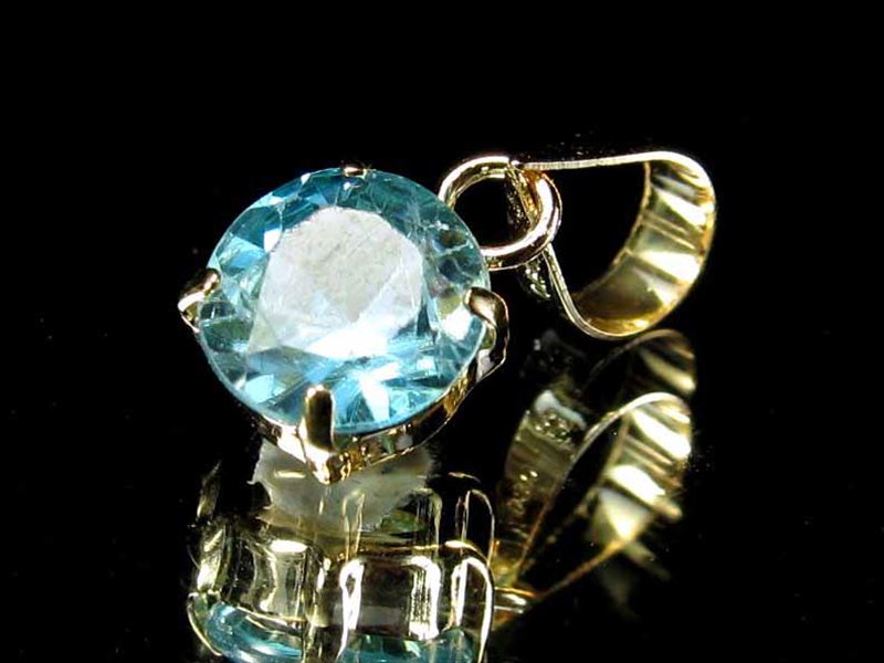 安心の日本製 ブルージルコン ペンダントトップ ラウンドカット 石サイズ縦約5mm 0.60ct 18金のイエローゴールド 地球上で最も古い鉱物 新しい12月の誕生石 ルースケース付属 極上一点物 カンボジア産