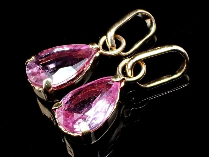 ロイヤルクラス ピンクサファイア ペンダントトップ ぺアシェイプミックスカット型 石サイズ縦約6mm 18金ゴールド優しく気品漂う輝くピンク ミャンマー産