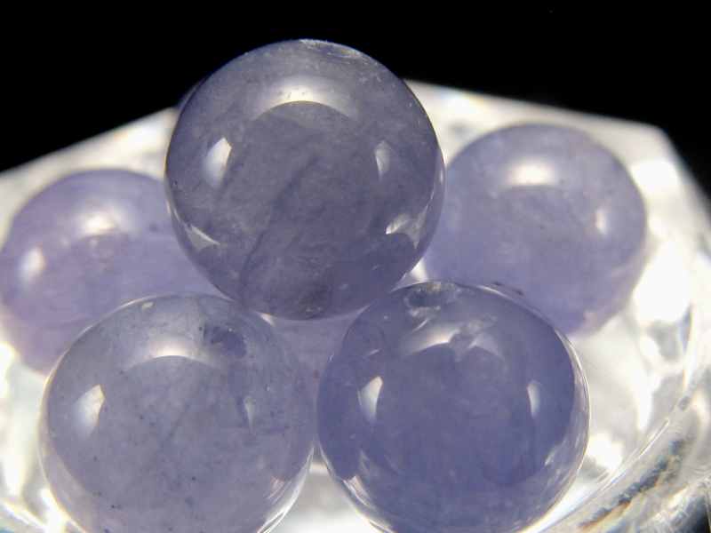 12月の誕生石 霊力を授ける魔法の石 4A タンザナイト バラ珠売り 1粒売り 6.5mm-7mm 透明感のある美麗ブルー ブルーゾイサイト 12月の誕生石 一点もの タンザニア産