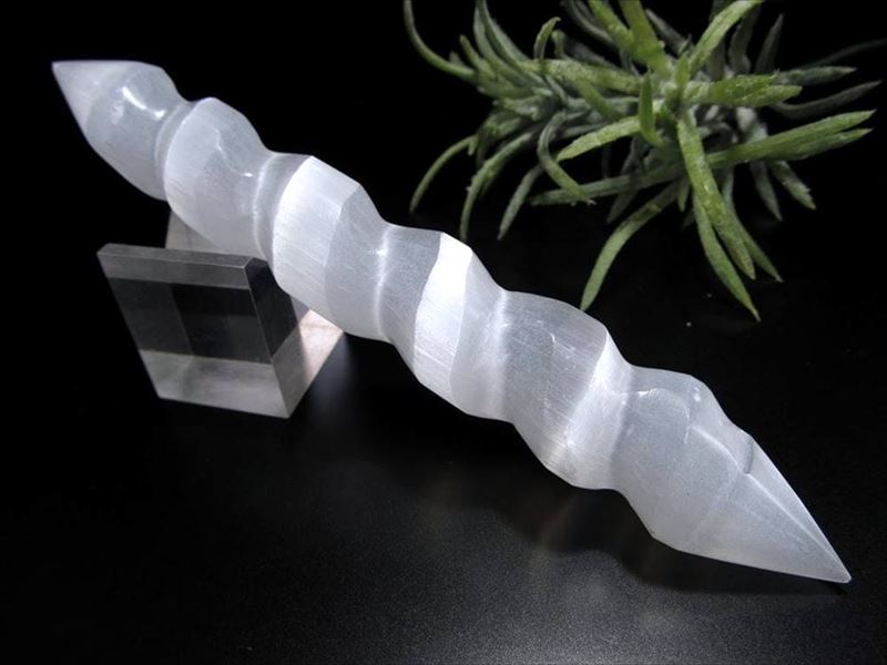 美品キャッツアイ セレナイト (ジプサム 透石膏) スパイラルワンド ダブルポイントタイプ 1個売り 長さ約14cm-15cm ネジネジワンド シルクのような繊維質 モロッコ産