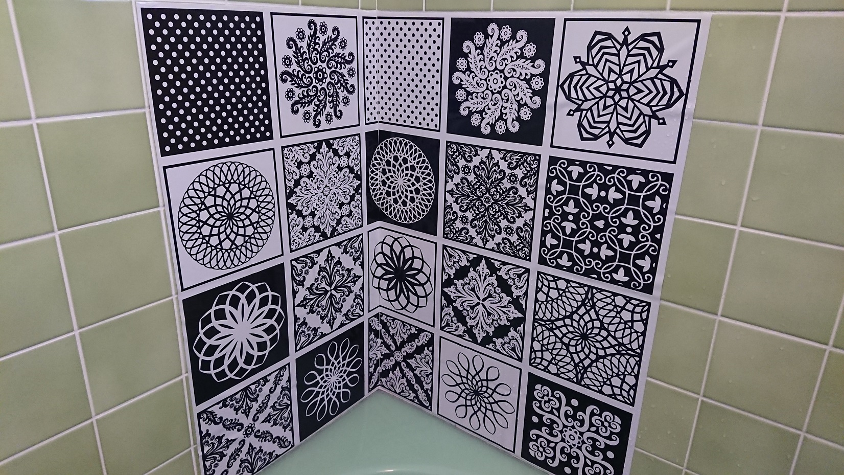 〈切りやすい目盛り付〉キッチン壁紙シール　黒白模様　60cm*450cm