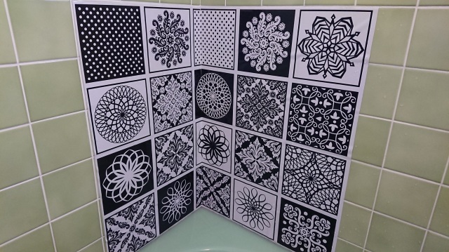 〈切りやすい目盛り付〉キッチン壁紙シール　黒白模様　60cm*450cm