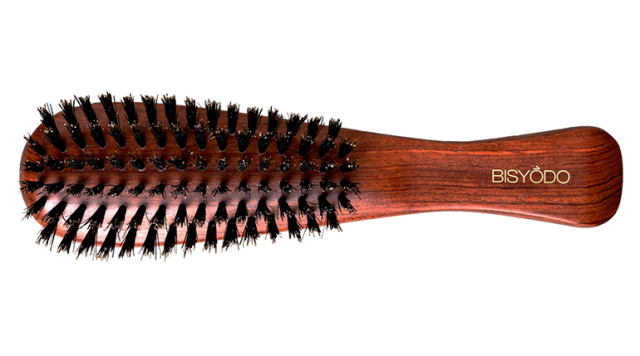 ウエダ美粧堂 BISYODO 天然毛ヘアブラシ HB-01 ウエダ美粧堂の新発売 ! 天然猪毛をふんだんに使うことにより、地肌の