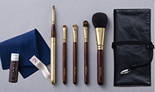 新品⭐︎美粧堂メイクブラシ９本セット BISYODO 化粧筆 9本セットのセットです。ギフトに人気な日本製高級化粧