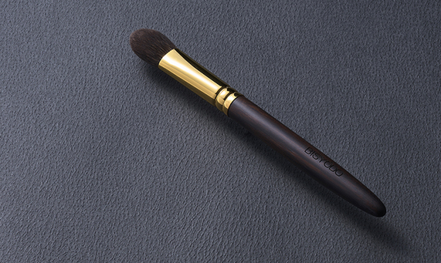 ウエダ美粧堂の高級メイクブラシGRANDシリーズのハイライトブラシ（丸平）