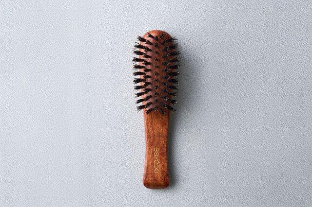 BISYODO 天然毛ヘアブラシ BISYODO天然毛ヘアブラシ。地肌の血流を促し、キューティクルを