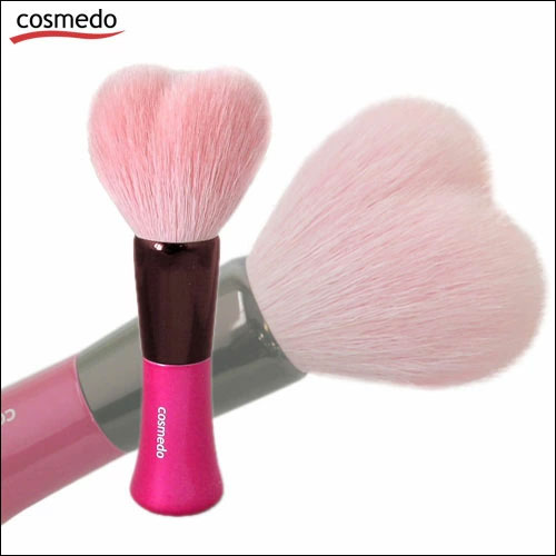 匠の化粧筆コスメ堂　【熊野筆 メイクブラシ】ハート型 フェイスブラシ スタンドタイプ。ダストネイルブラシとしても（日本製）H-016SD