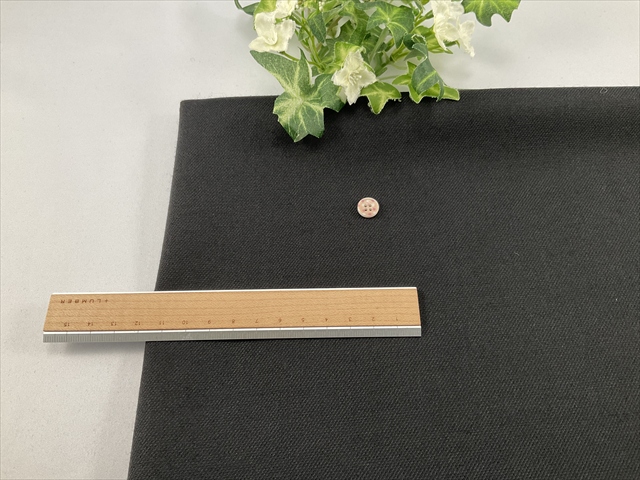 ウールカルゼブラック