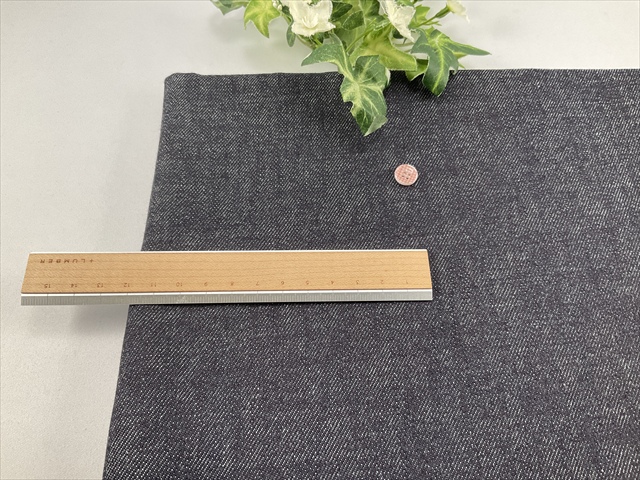 厚手のストレッチデニムダークネイビー