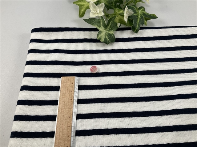 今月の目玉商品オフホワイトダークネイビーボーダー天竺