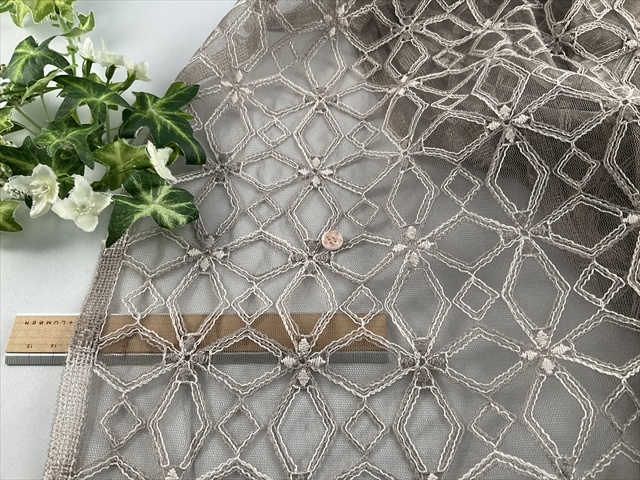 刺繍レースソフトチュールベージュフラワー