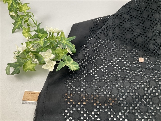 ブラックコットンレース水玉