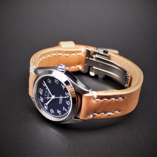 【SPQR 手巻付自動巻三針ストレート の シンプルデザイン　Ventuno　st　復刻版】　アイボリー、ローズグレイ、ネイビー  ３カラー文字盤　×　SOMESサドルレザー6色・SS三つ折れバックル　