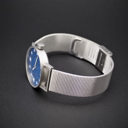 【 SPQR特撰　繊細なキメ細かい網目　丈夫で滑らか　ステンレスメッシュ20mm × 長さ調整簡単なスライド式バックル　 【 展示品  限定1本 】