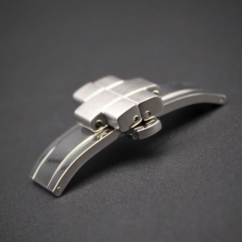 【SPQR Ventunoシリーズ 共通純正】 　無垢ステンレスバンド １８mm 専用ワンプッシュ開閉式・観音開きバックル単品（エンドピース付属）