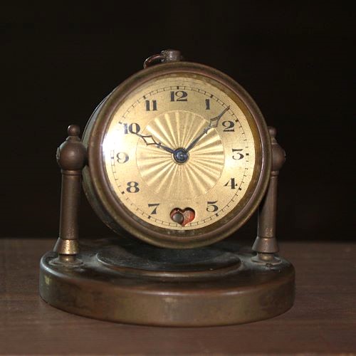 【ヴィンテージ 卓上小型時計】　約55年前　西班牙マドリッド・蚤の市でゲット　のオススメアイテム　インテリアに最適の雰囲気ある逸品　【現品限定1本】