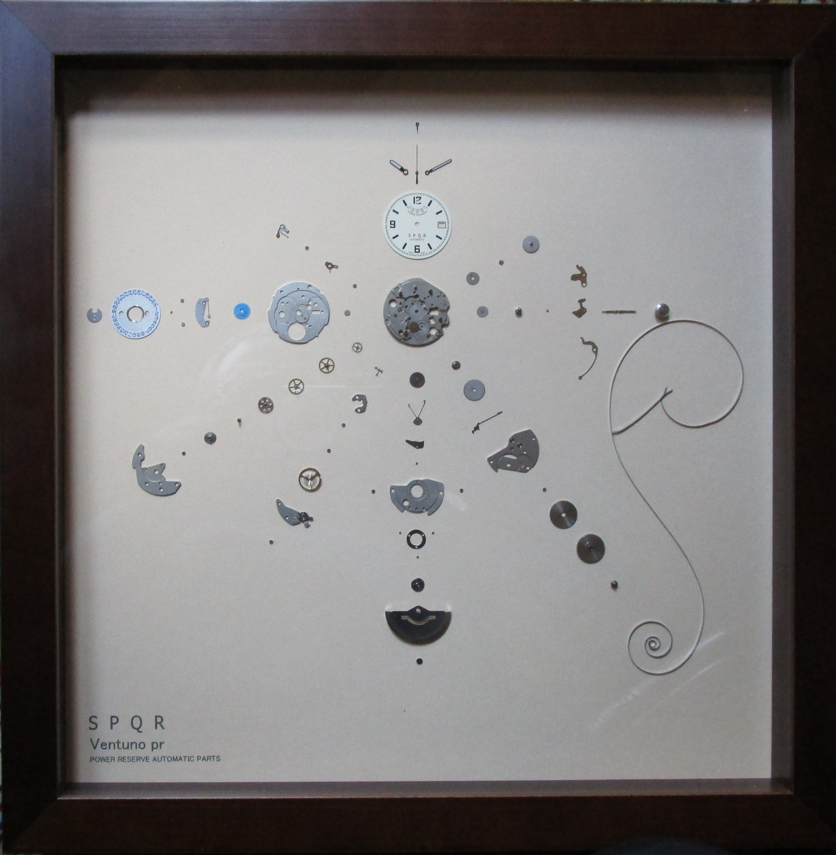SPQR機械式ウォッチ　Ventuno　pr　パーツを配したデコレーションフレーム　壁掛けに最適