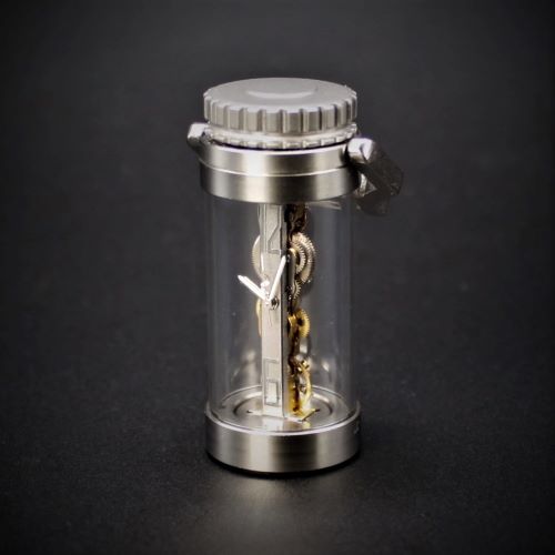 九年間の歳月をかけて新開発　手巻式棒型ムーブメント　を搭載した　SPQRオリジナル　透明パイプ提げ時計　SPQR　ichimonji　一文字 × ピンクダイヤモンド　 【限定 １０本】　残り 1本