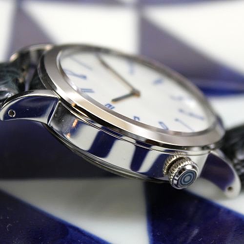 【SPQR保管プロトタイプ】　日本の磁器誕生４００年 を越えた・有田の伝統窯で生まれた白磁・有田焼・文字盤 × 有田焼埋め込み竜頭 ×木曽漆の匠の技プラチナ蒔絵裏蓋 　【限定1本】