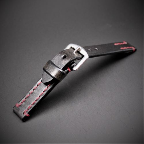 【馬具職人手縫 ４mm厚の丈夫なサドルレザーにドイツ有名馬具メーカーの金具を装備　ブラック×赤ステッチ　17mm幅　　限定試作10本】   最高峰SOMESサドルレザーバンド 【 試作プロトにつき20％LESS 】