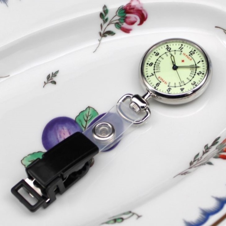 【看護師に不動のイチバン人気　プレゼントに最適　SPQRナースウォッチ　バージョンアップ版】　” THE　NURSE ”　全面夜光文字盤 ×  NURSE  VERSION