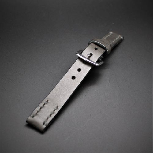 【 SPQR公式サイト限定カラー　SOMESサドル・ダークグレイ　残り1本】　馬具職人手縫い・４mm厚の丈夫なサドルレザーにドイツ有名馬具メーカーのバックル 　SOMESサドルレザー・ 18mm幅ダークグレイ　【限定10本】