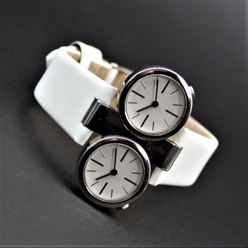 【TV番組ショップチャンネルで人気　原 久 　２つのタイムゾーン（ホームタイムとローカルタイム）  ユニークで便利なデュアルフェイス・ホワイト文字盤 】　　【特別価格60％Less  　残り4本】