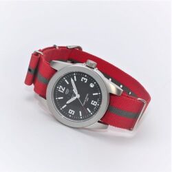 【SPQR超定番 カスタマイズ ウォッチ】　入手至難 英国工場直調達バンド搭載　SPQR  masterpiece 文字盤カラー3色 × 英国製 NATOレジメンタルバンド 9色