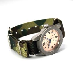 20年間に亘り SPQR の超定番 【 SPQR  MASTERPIECE　ピンク文字盤 × 超貴重・入手至難・英国工場直輸入　イチバン人気MOD カモフラージュ】　【限定1本　展示品40%LESS】