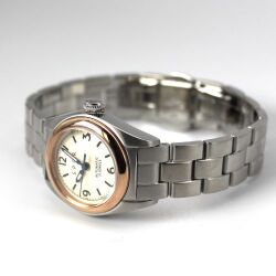 【貴重なピンクゴールドベゼル　公式サイト在庫・最後の1本】　小型サイズのシンプルデザインで使い易さに徹した　手巻付自動巻機械式】　 Ventuno　fs　アイボリー文字盤 × ステンレススチール無垢バンド　【限定1本】