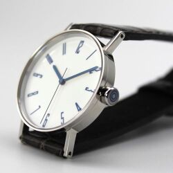 有田焼の名門窯元 しん窯  青花藍盛文字ミクロ盤 × 青花藍盛蛇の目文竜頭  × 裏蓋特別刻印 × 羊羹色クロコダイル　《 仕様決定プロト保管品 20%LESS》　「SPQR　arita ism ×高級クロコダイル」 【限定1本】