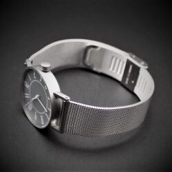 【グッドデザイン賞受賞  五十嵐　威暢 氏　究極のベーシックデザイン   エキウォツチ・グレイ文字盤  】 　 　 eki  watch  φ37mm  グレイ× 新品ステンレスメッシュバンド　　【撮影品30％LESS　限定1本】