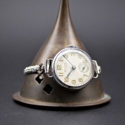 【SEIKO 1930年代 ヴィンテージ】　SEIKO　CHRONOMETER（セイコー　レディース クロノメーター）　手巻二針＋小秒針（ブルー針）　ゴールドアラビア略字文字盤・オーバーホール済　　極細フレキシブルバンド