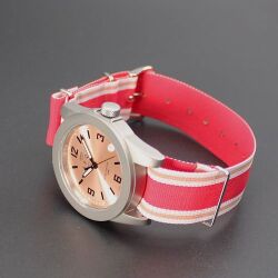 20年間ロングラン　SPQR 超定番 AQ　初代モデル残留在庫30%LESS　【 SPQR  MASTERPIECE　ピンク文字盤 × 入手至難・英国工場直輸入 NATOレジメンタル #10 】　 【限定1本】