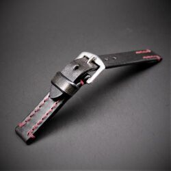 【馬具職人手縫 ４mm厚の丈夫なサドルレザーにドイツ有名馬具メーカーの金具を装備　ブラック×赤ステッチ　17mm幅　　限定試作10本】   最高峰SOMESサドルレザーバンド 【 試作プロトにつき20％LESS 】