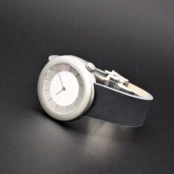 【時計デザイナーH.HARAデザイン】　＜タフな20気圧強化防水・ねじ式りゅうず・シンプルデザイン×グレイ・ウレタンベルト・ワンプッシュ観音開きバックル＞　【特別価格50%LESS　在庫1本】　