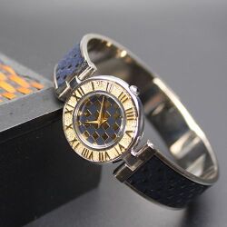 【原 久デザイン　伝統工芸の甲州印伝 レディス・初期プロト品　ローマ数字・彫刻ベゼル＋ゴールド模様文字盤 ・針× 印伝貼付けバングル（ワンタッチ開閉）】　　【限定価格60%LESS　1本限定】　