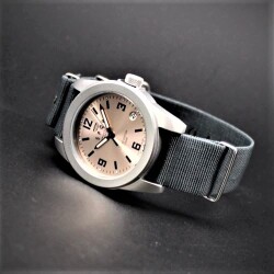 【SPQR超定番 カスタマイズ ウォッチ】　SPQR  masterpiece × 英国MOD直入工場より直輸入 NATO　STANDARDバンド ４色】