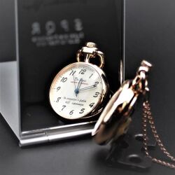 【世界の 日本の 時計ジャンルで稀有な  逆転時計】　ダ・ヴィンチの鏡文字が盤面で蘇る　【 SPQR　Da　vinci　contrario 】　　ネックレスとして首に提げ　おしゃれ小物と実用を演出　メタルチェーン仕様　【5色】　