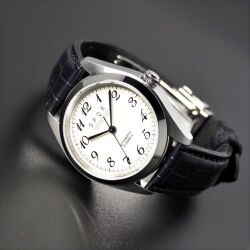 【SPQR 手巻付自動巻三針ストレート の シンプルデザイン　Ventuno　st　復刻版】　アイボリー、ローズグレイ、ネイビー  ３カラー文字盤　×　高級 クロコダイル・SOMES水牛 + SS三つ折れバックル