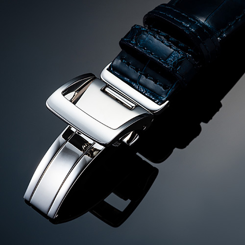 あらゆる高級腕時計との相性も抜群 4mm厚の高級感 と 高い耐久性で