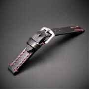 【馬具職人手縫 ４mm厚の丈夫なサドルレザーにドイツ有名馬具メーカーの金具を装備　ブラック×赤ステッチ　17mm幅　　限定試作10本】   最高峰SOMESサドルレザーバンド 【 試作プロトにつき20％LESS 】