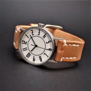 ふるさと納税 小物 長野県 岡谷市  腕時計 クオーツ式 五十嵐　威暢　eki watch φ30mm グレイ／カーフ ブラウン 腕時計 時計 ブランド SPQR スポール メンズ … eki watch 30mm革バンド 文字盤：ブラック／バンド