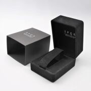 【SPQRオリジナル 　メタルバンド装着時計と相性抜群・ギフトにも最適】　 高級ウォッチコレクション化粧箱 （黒）