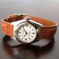 【SPQR 期待の 小型サイズのシンプルデザインで使い易さに徹した　レディス手巻付自動巻機械式】 　Ventuno　fs　　アイボリー文字盤・ブラック文字盤　の2カラー × SOMES特製カーフ＋はしごタイプバックル